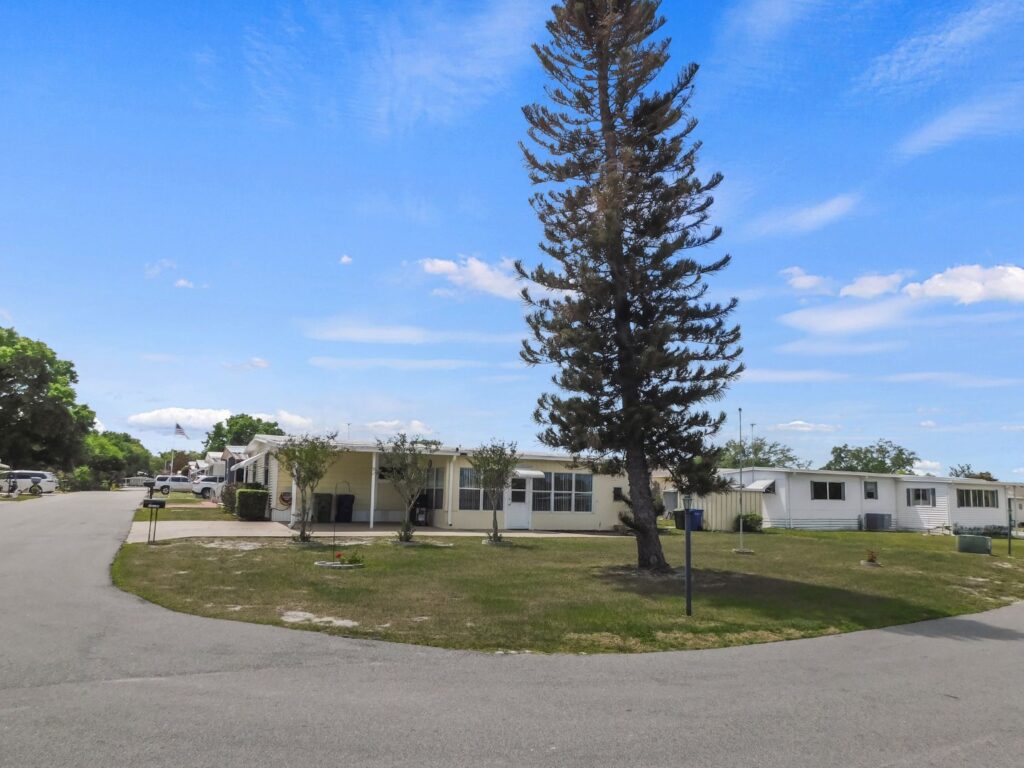 12 Parkwood Road, Winter Haven, Florida 33881 in 2026 (65)