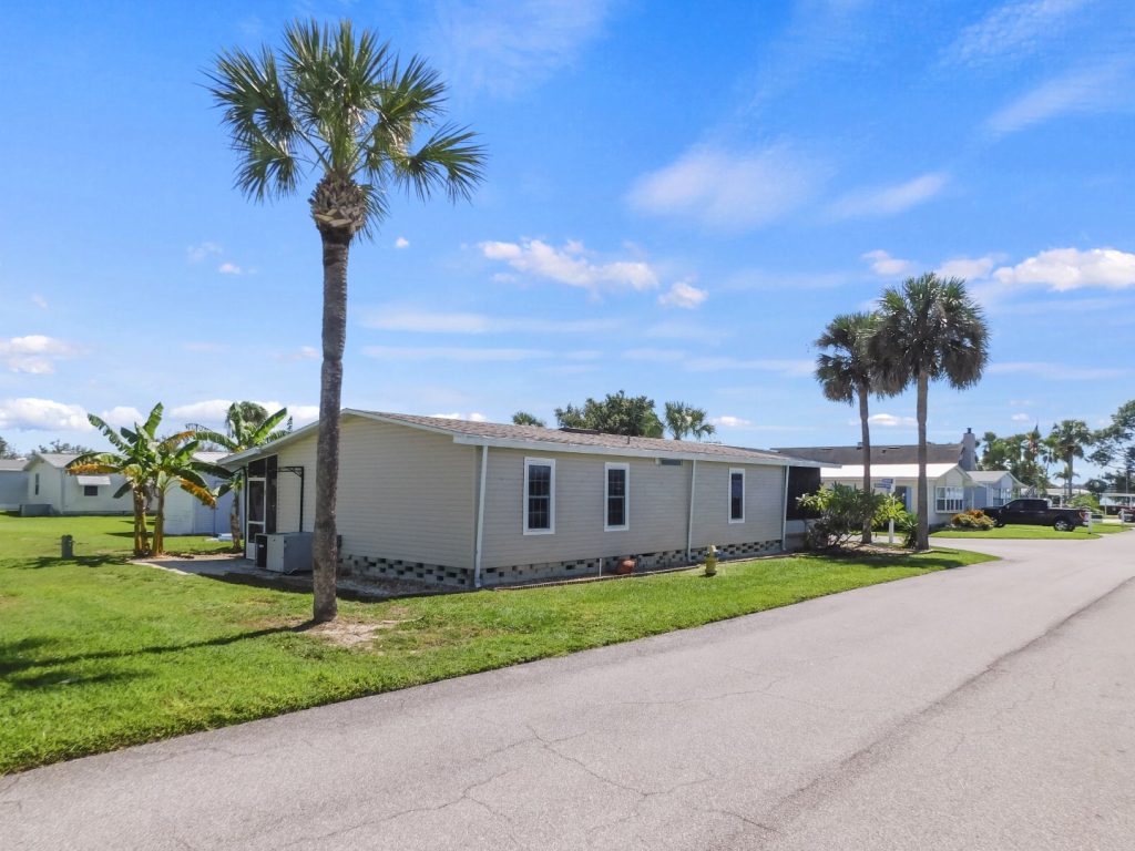 180 Arianna Way, Auburndale, FL 33823 (60)