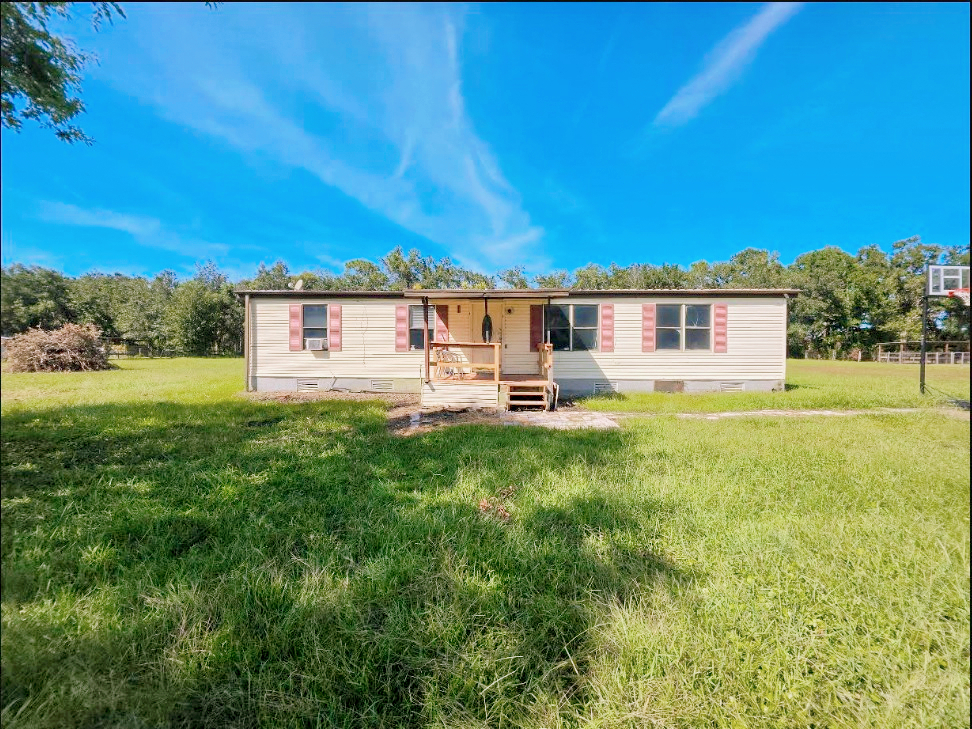 1984 26×56 Wesley Chapel (1)