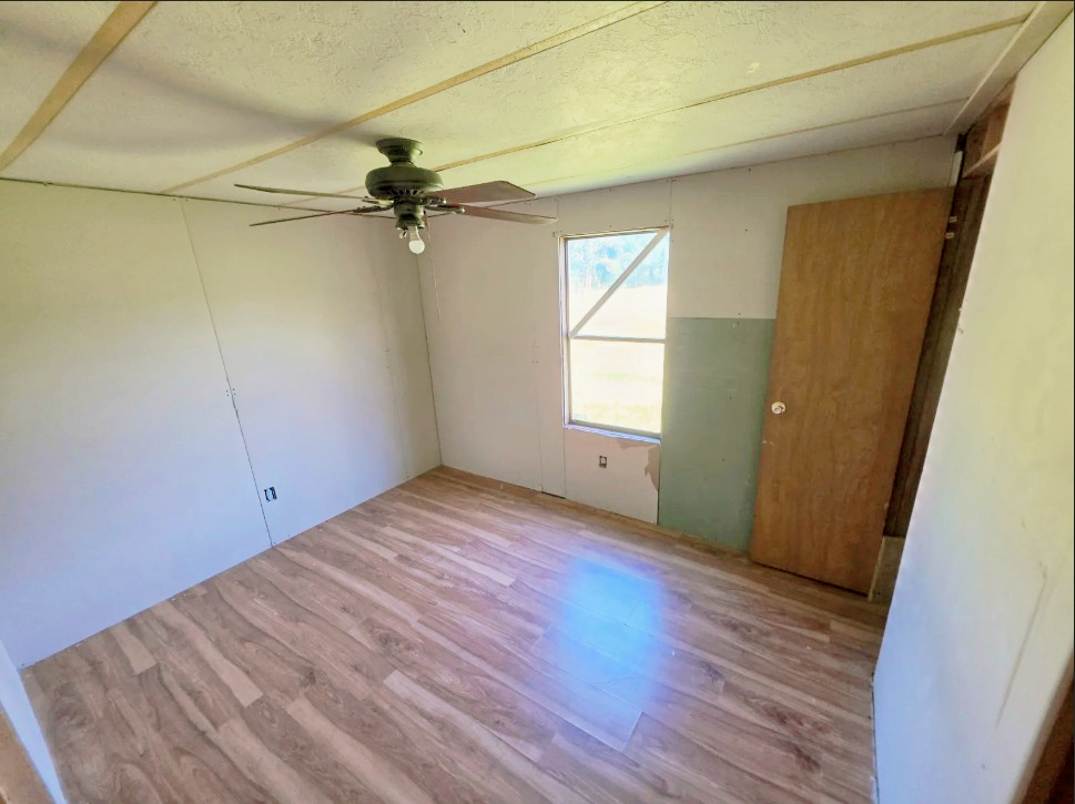 1984 26×56 Wesley Chapel (10)