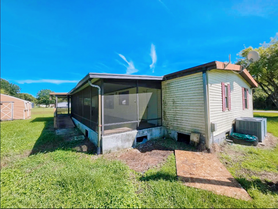 1984 26×56 Wesley Chapel (2)