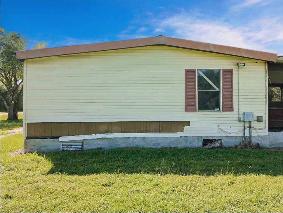 1984 26×56 Wesley Chapel (3)