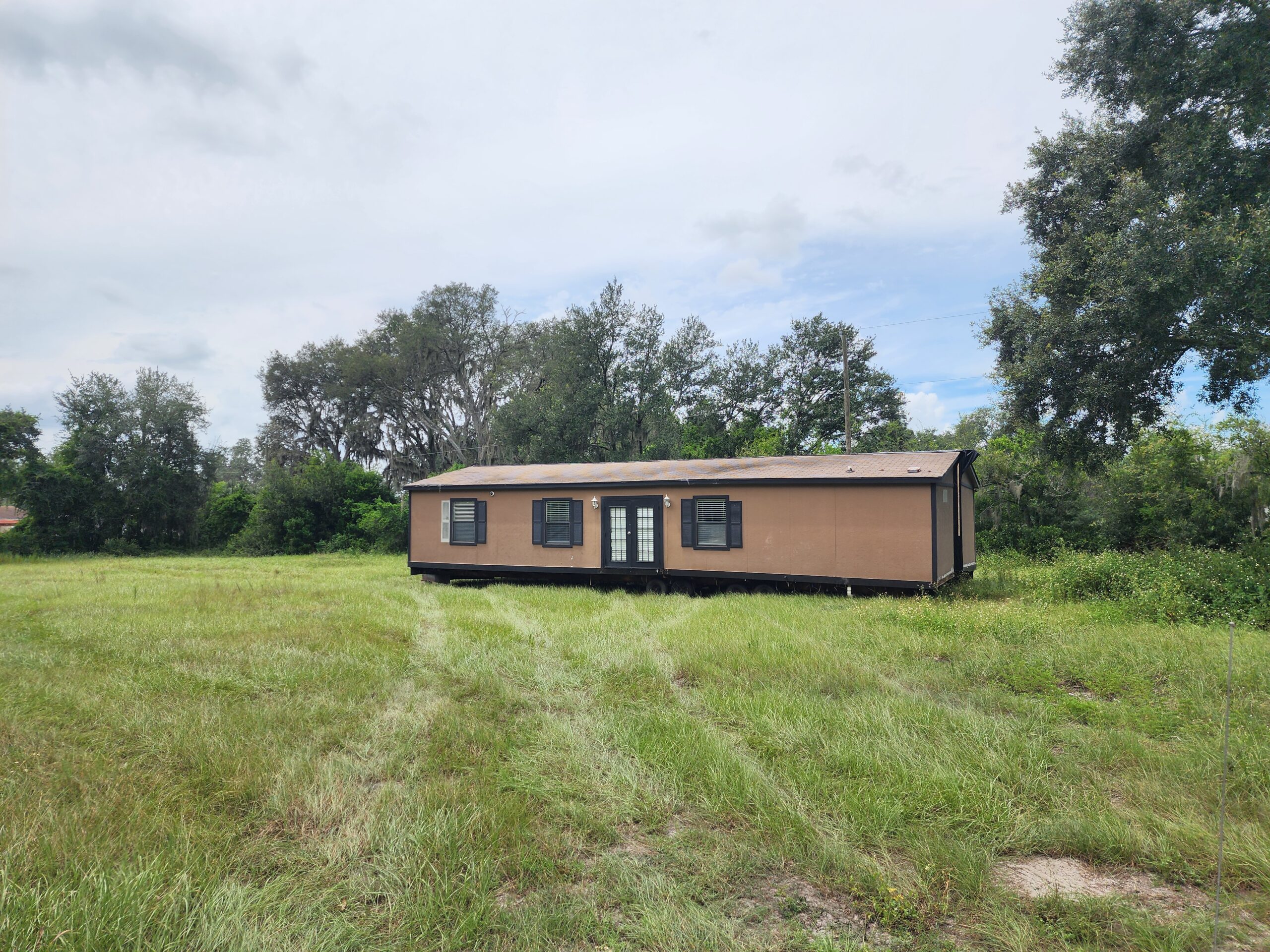 2004 Modular in Zephyrhills (2)
