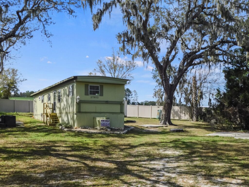 37903 Poncan Circle, Zephyrhills, Florida 33541 (39)