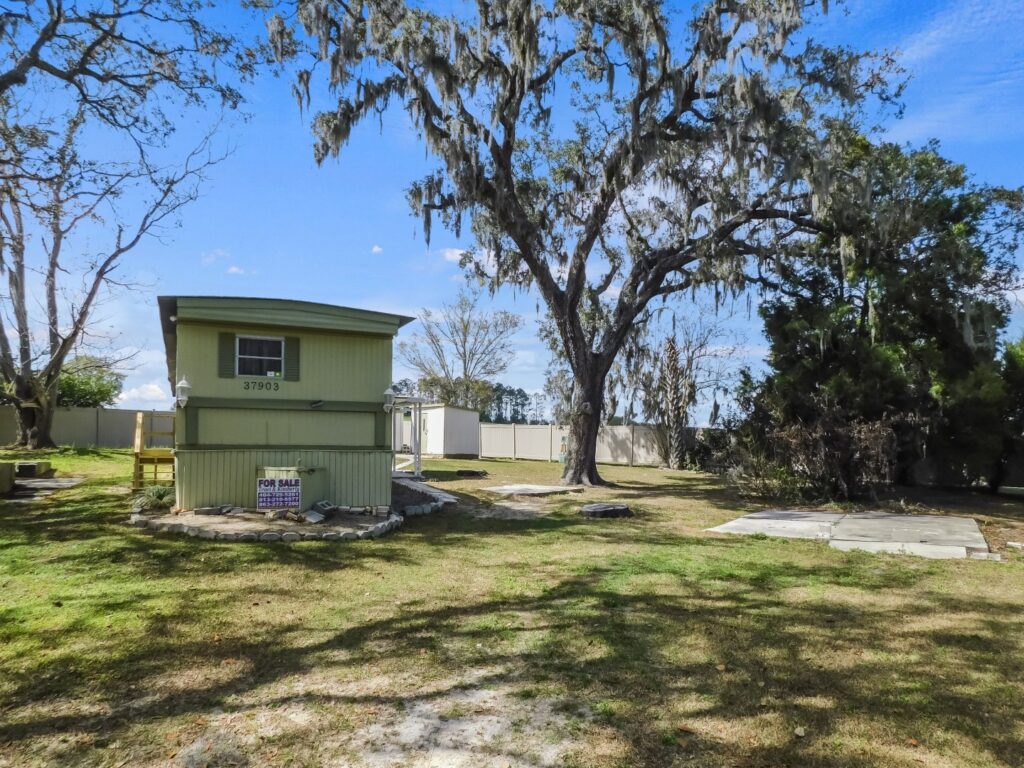 37903 Poncan Circle, Zephyrhills, Florida 33541 (40)