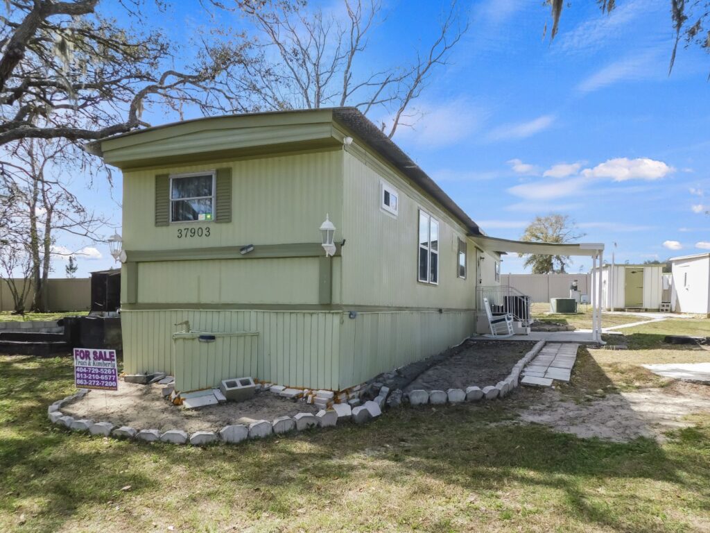 37903 Poncan Circle, Zephyrhills, Florida 33541 (42)
