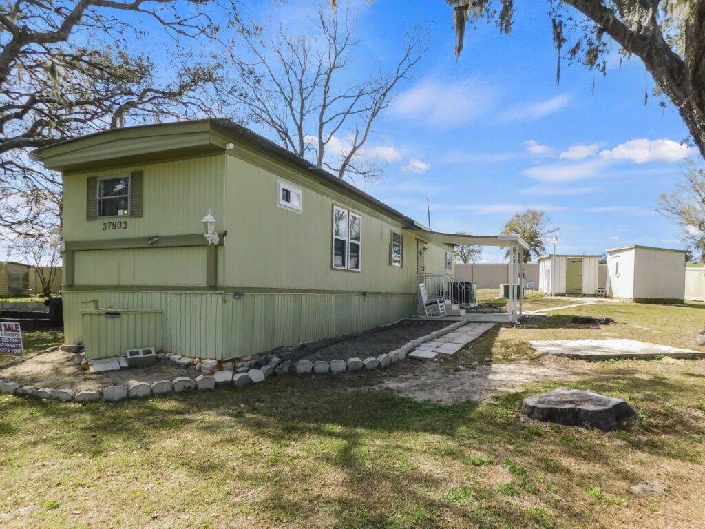 37903 Poncan Circle, Zephyrhills, Florida 33541 (43)