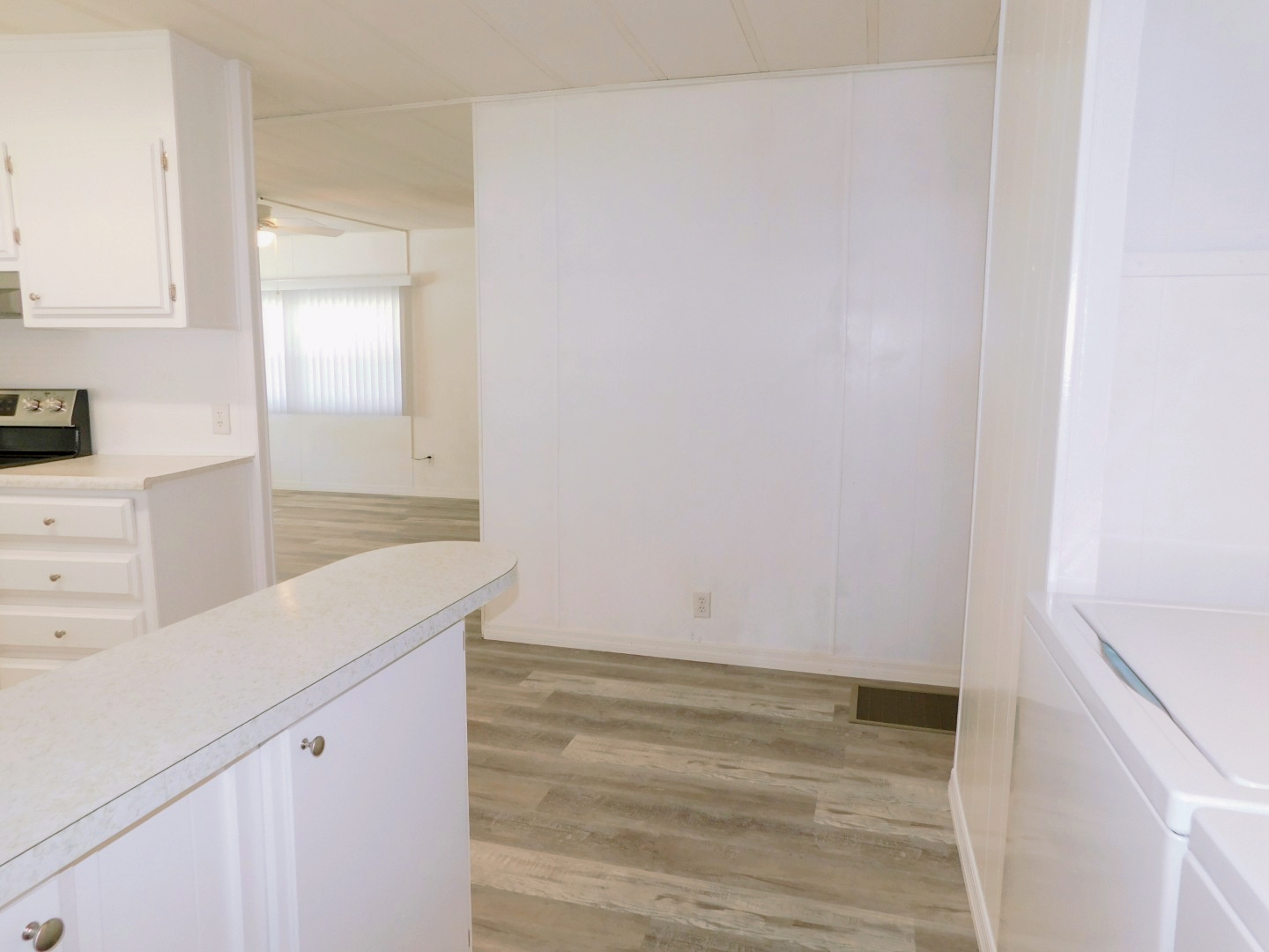 37964 Poncan Circle, Zephyrhills, FL 33541 in 2026 (14)