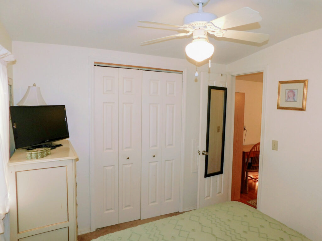 3823 Oakcrest Lane, Zephyrhills, FL 33541 (33)