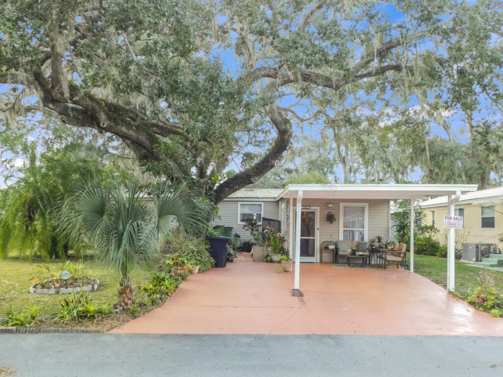 3823 Oakcrest Lane, Zephyrhills, FL 33541 (35)