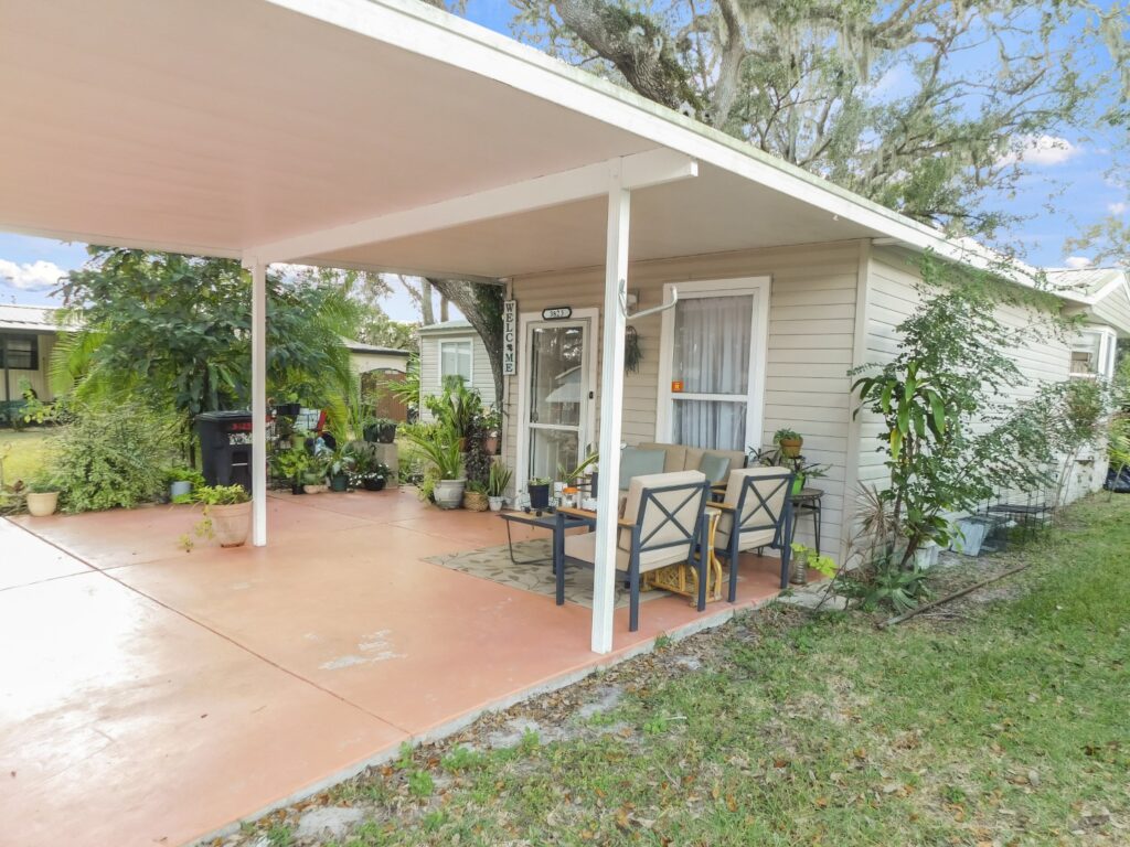 3823 Oakcrest Lane, Zephyrhills, FL 33541 (38)