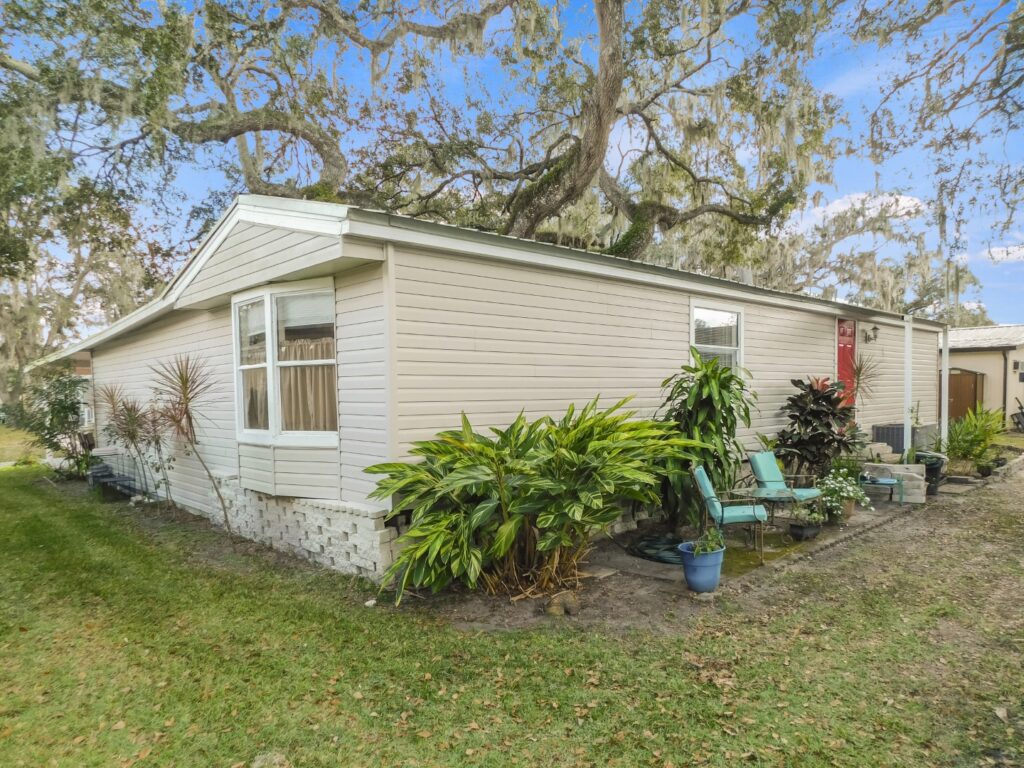 3823 Oakcrest Lane, Zephyrhills, FL 33541 (40)