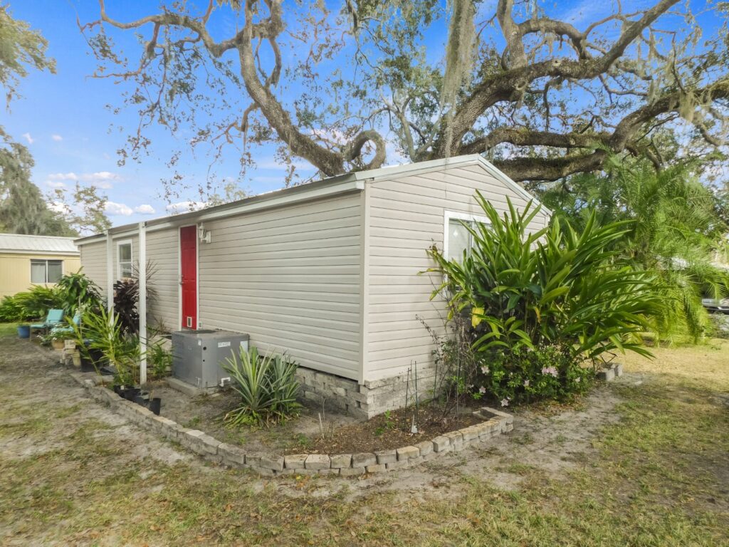 3823 Oakcrest Lane, Zephyrhills, FL 33541 (42)