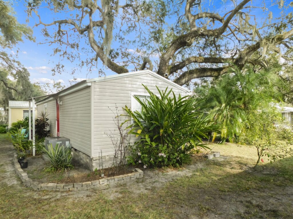 3823 Oakcrest Lane, Zephyrhills, FL 33541 (43)