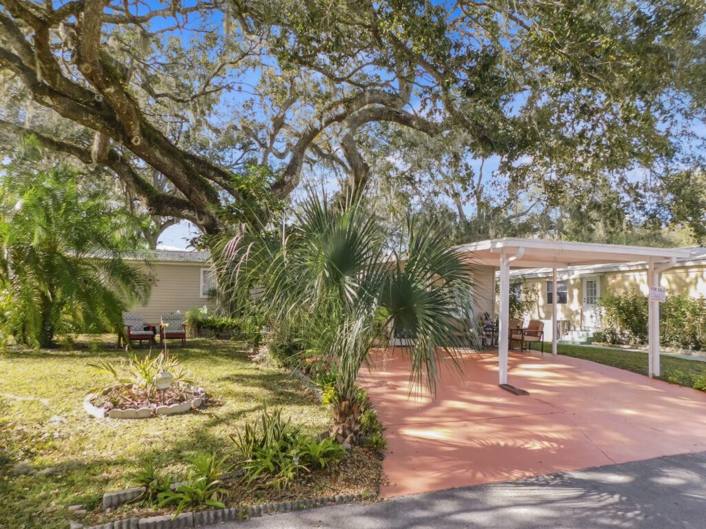 3823 Oakcrest Lane, Zephyrhills, FL 33541 (48)