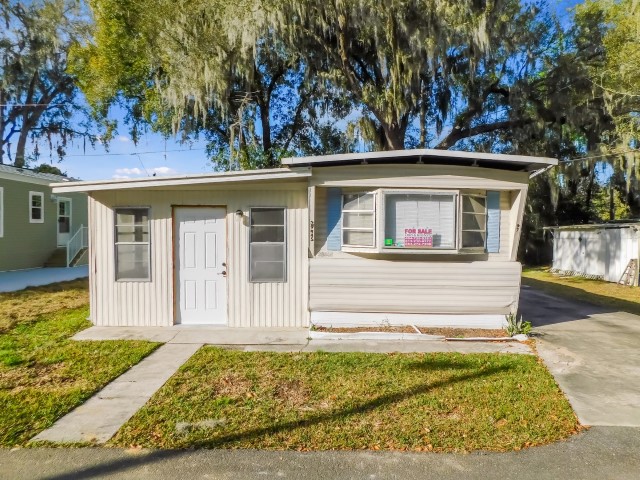39445 Tabetha Drive, Zephyrhills, Florida 33542 (2)