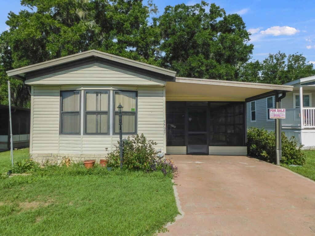 5727 Windtree Drive, Zephyrhills, FL 33541 in 2026 (58)