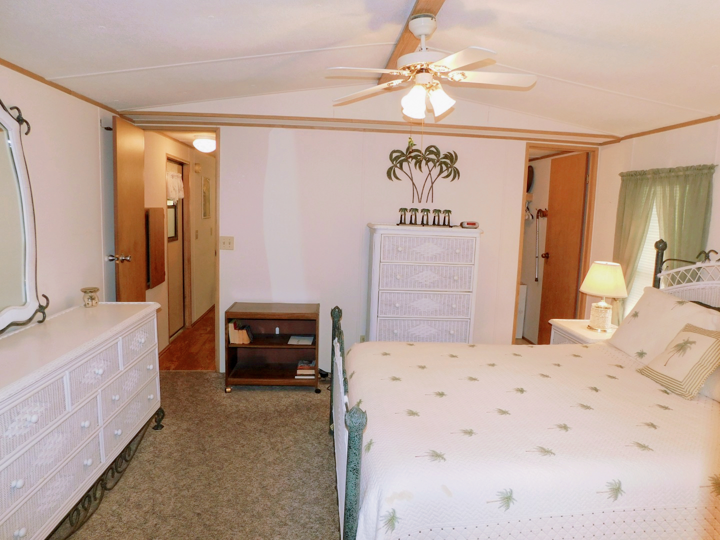 5751 Windtree Drive, Zephyrhills, FL 33541 (26)
