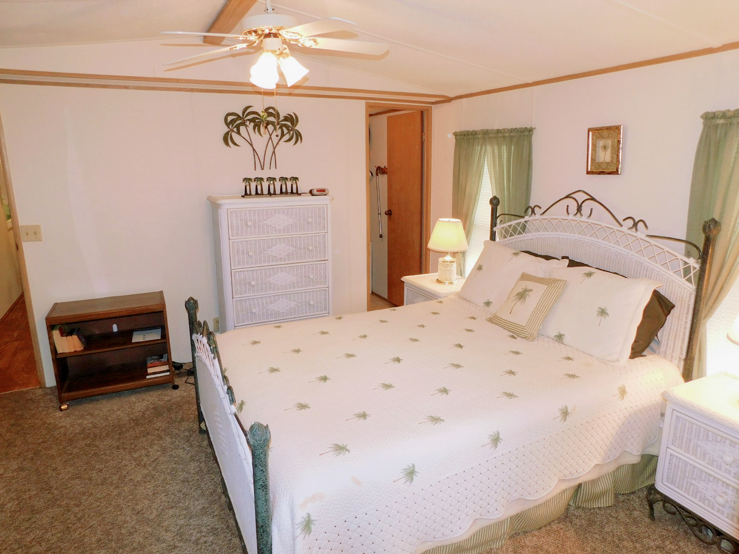 5751 Windtree Drive, Zephyrhills, FL 33541 (28)