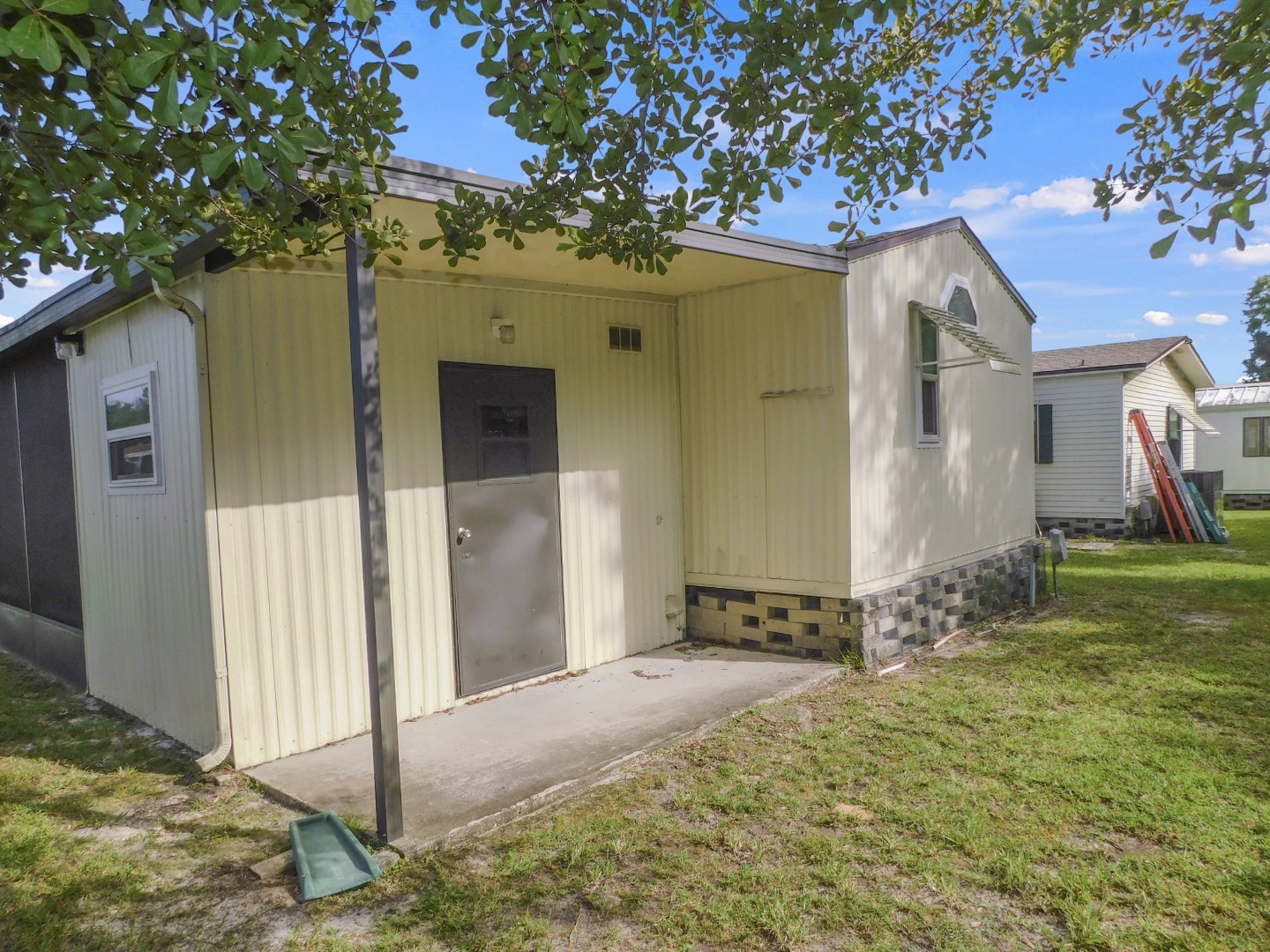 5751 Windtree Drive, Zephyrhills, FL 33541 (46)