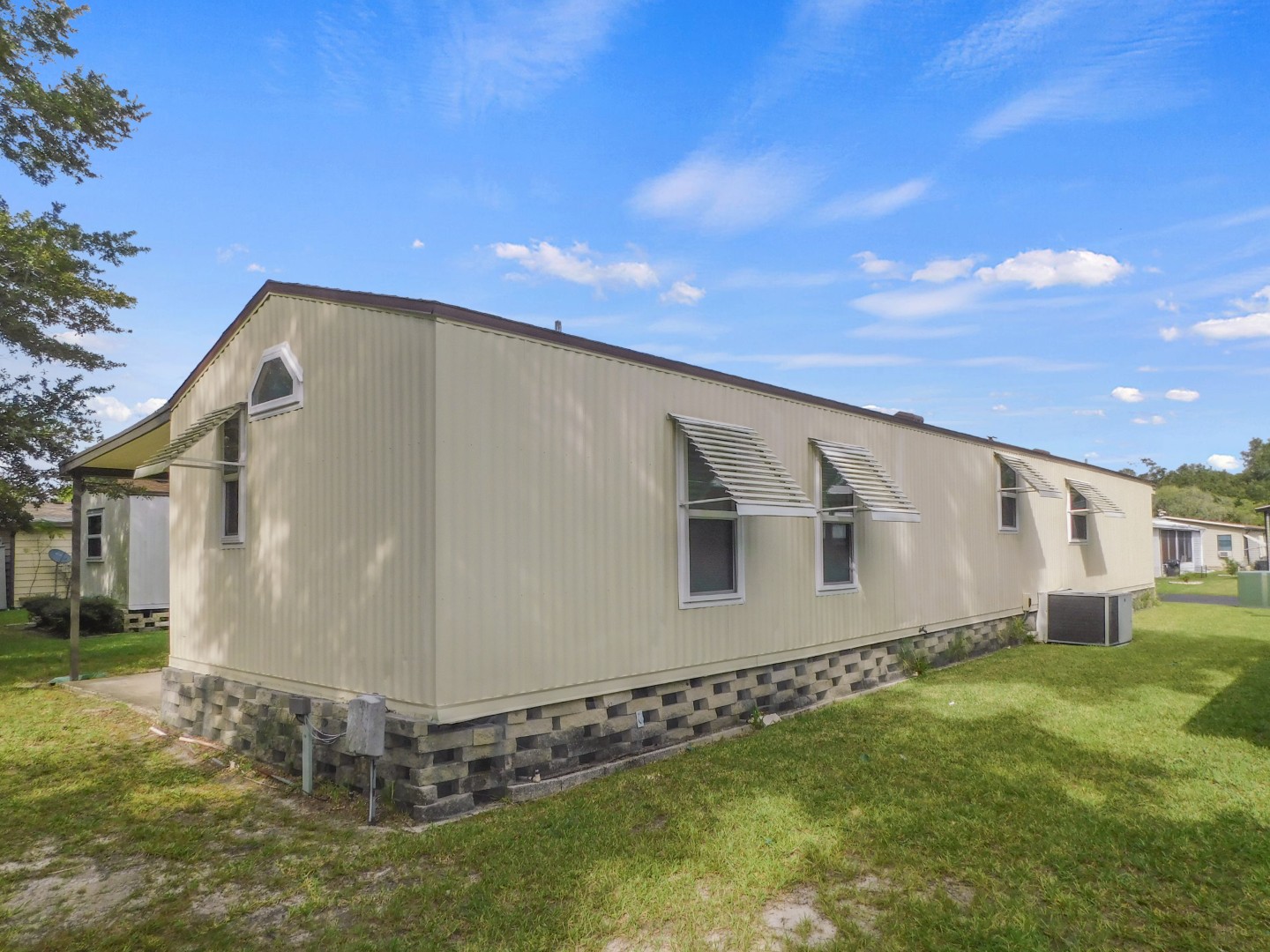 5751 Windtree Drive, Zephyrhills, FL 33541 (49)