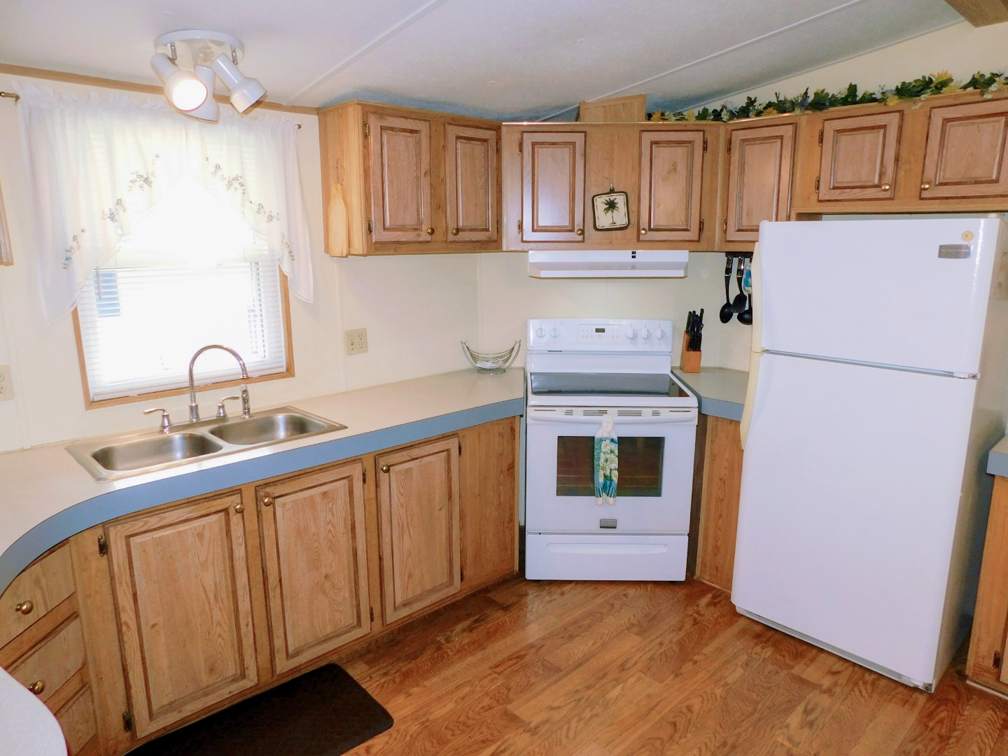 5751 Windtree Drive, Zephyrhills, FL 33541 (6)