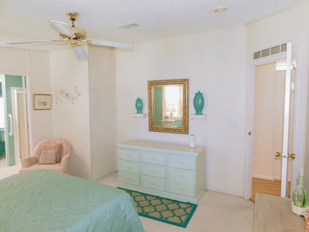 5919 Jessup Drive, Zephyrhills, FL 33540 (33)